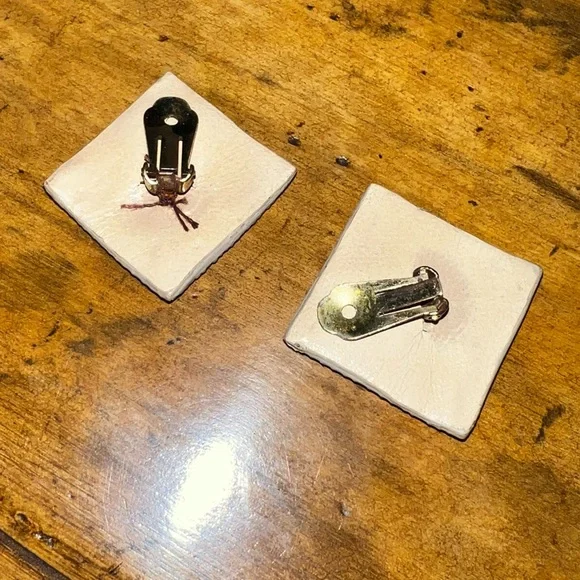 Vintage Hand Beaded Earring - Picture 2 of 3